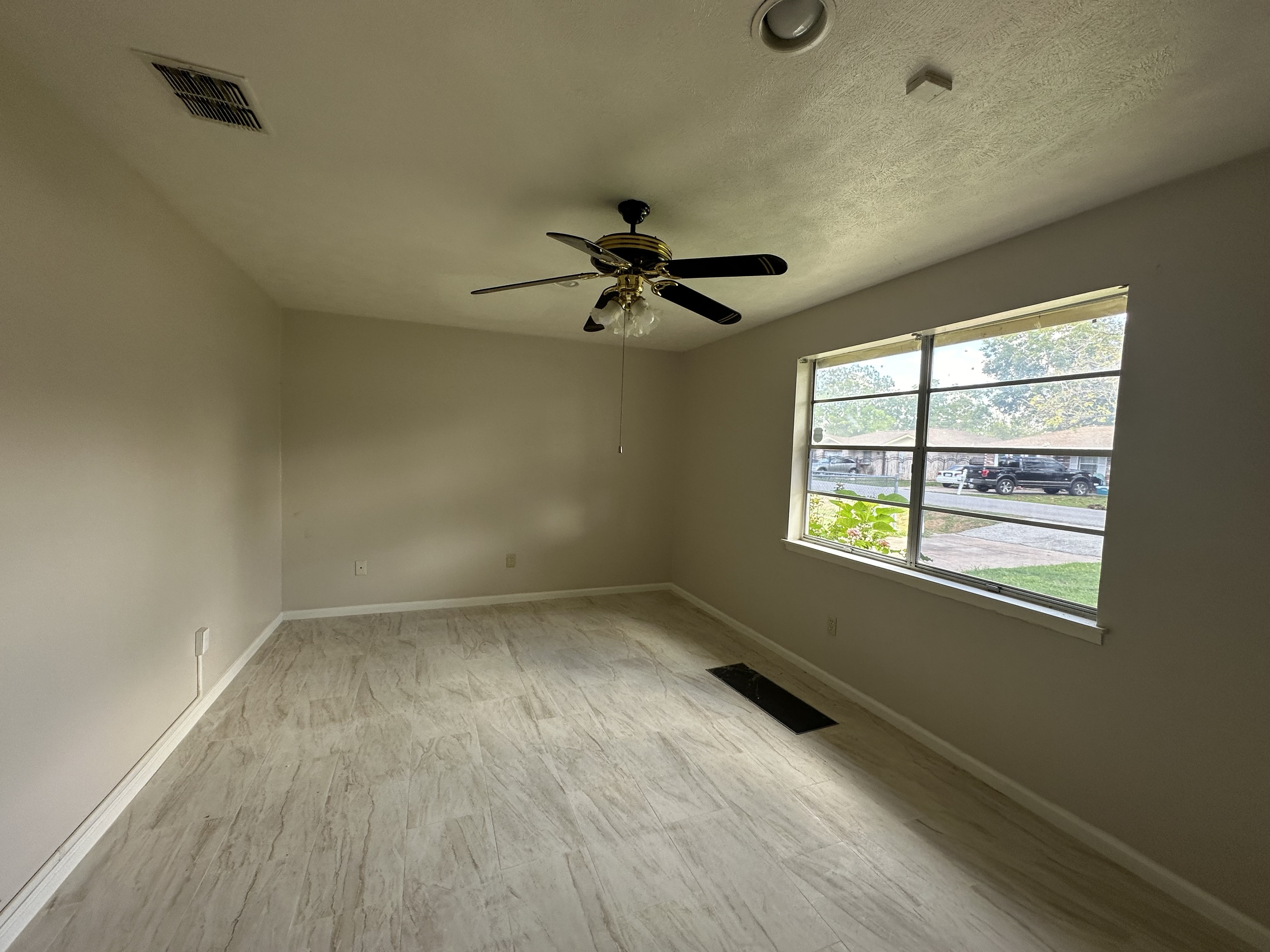 9042 Klondike St , Houston, TX 77075 SWE Homes