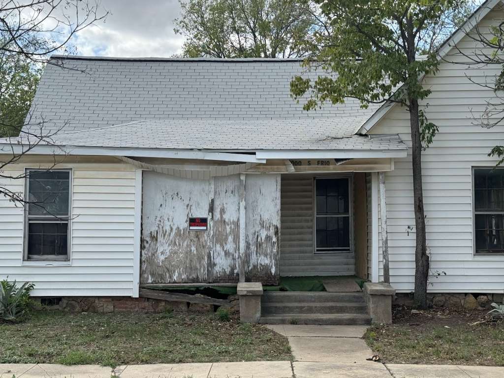 1000 S Frio St Coleman TX 76834 SWE Homes