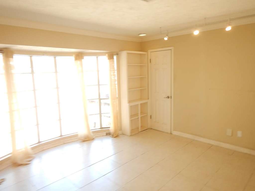 2595 Marilee Ln 9, Houston, TX 77057 SWE Homes