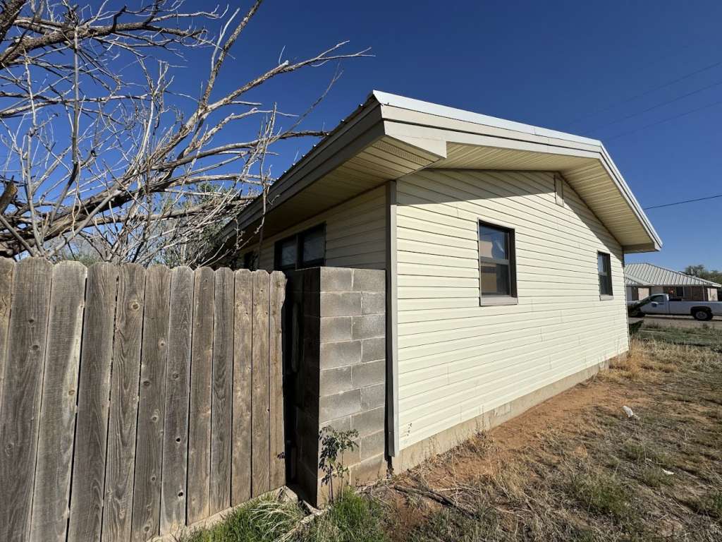 701 Ave C, Farwell, TX 79325 SWE Homes